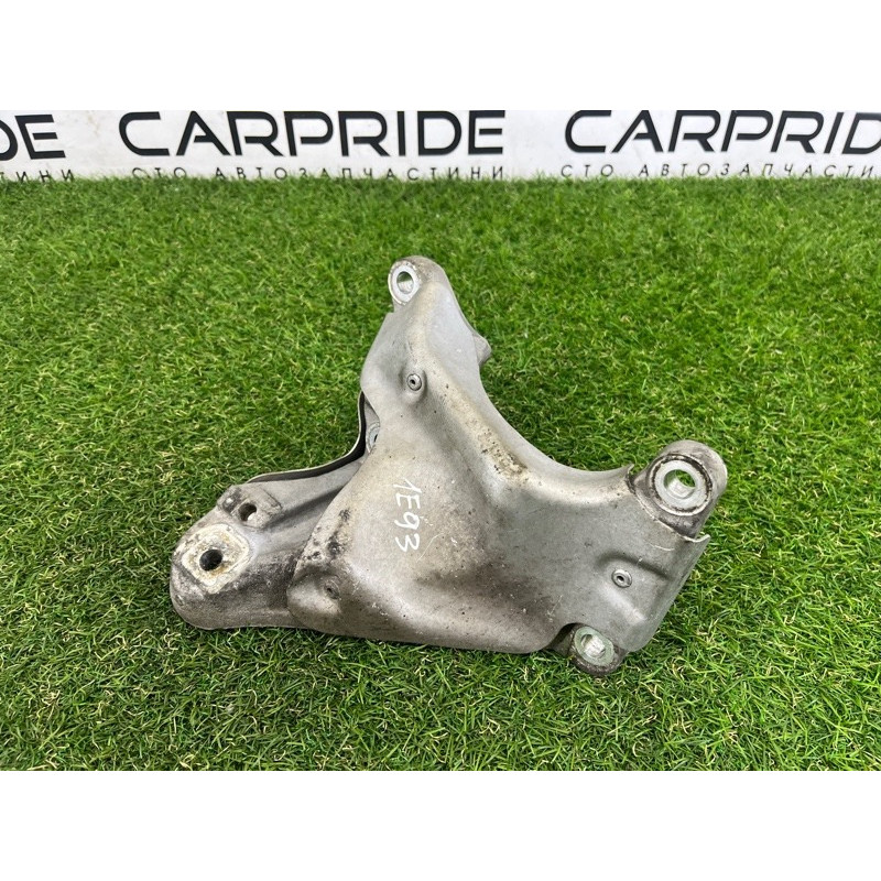 Кріплення подушки двигуна (кронштейни двигуна) BMW 3-series E93 2008 3.0 N54 22116772154