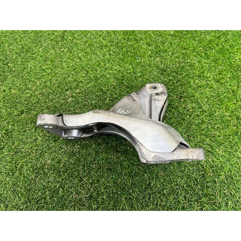 Кріплення подушки двигуна (кронштейни двигуна) BMW 3-series E93 2008 3.0 N54 22116772154