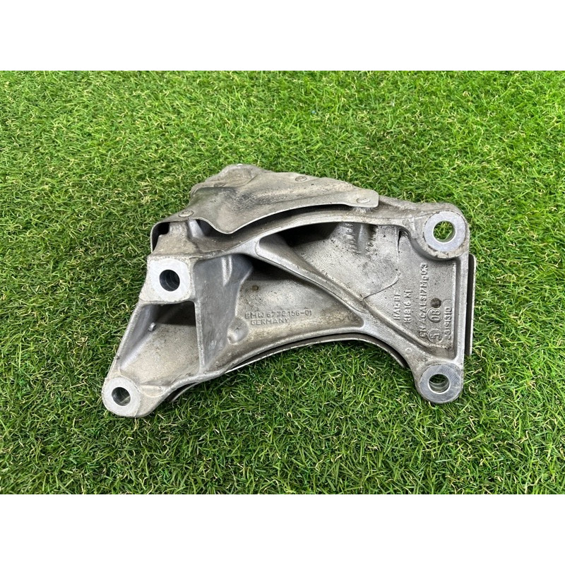 Кріплення подушки двигуна (кронштейни двигуна) BMW 3-series E93 2008 3.0 N54 22116772154