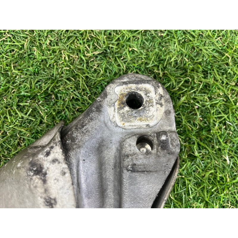 Кріплення подушки двигуна (кронштейни двигуна) BMW 3-series E93 2008 3.0 N54 22116772154