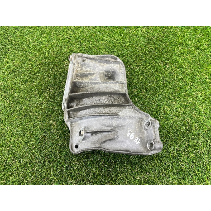 Кронштейн компресора кондиціонера (кронштейни двигуна) BMW 3-series E93 2008 3.0 N54 64557556836