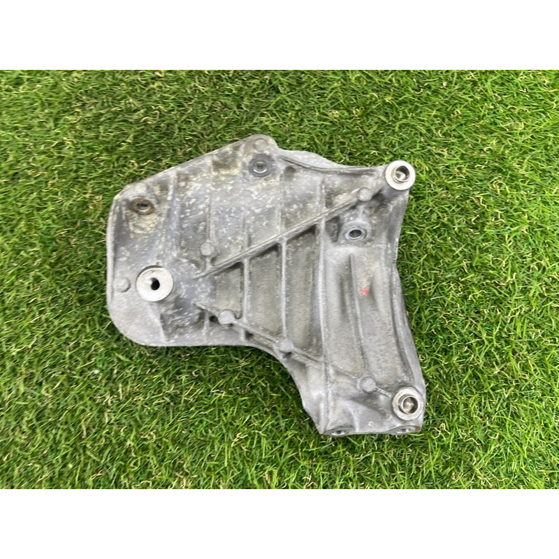 Кронштейн компресора кондиціонера (кронштейни двигуна) BMW 3-series E93 2008 3.0 N54 64557556836