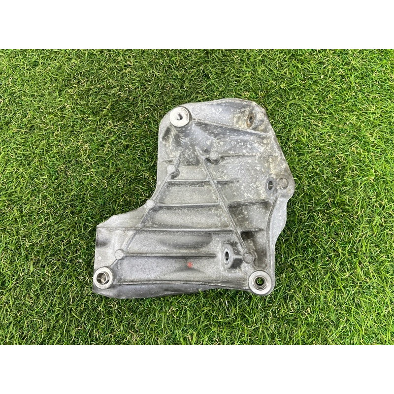 Кронштейн компресора кондиціонера (кронштейни двигуна) BMW 3-series E93 2008 3.0 N54 64557556836