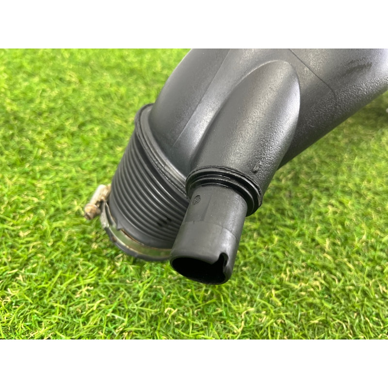 Патрубок воздушного фильтра (впускная система) BMW 3-series E93 2008 3.0 N54 13717556549