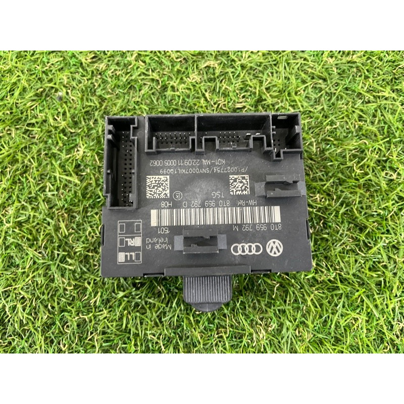 Блок управления дверьми (электрика / блок управления) AUDI A4 B8 2012 2.0 CAEB 8T0959792M