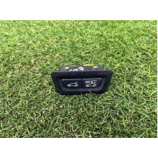 Кнопка открывания крышки багажника