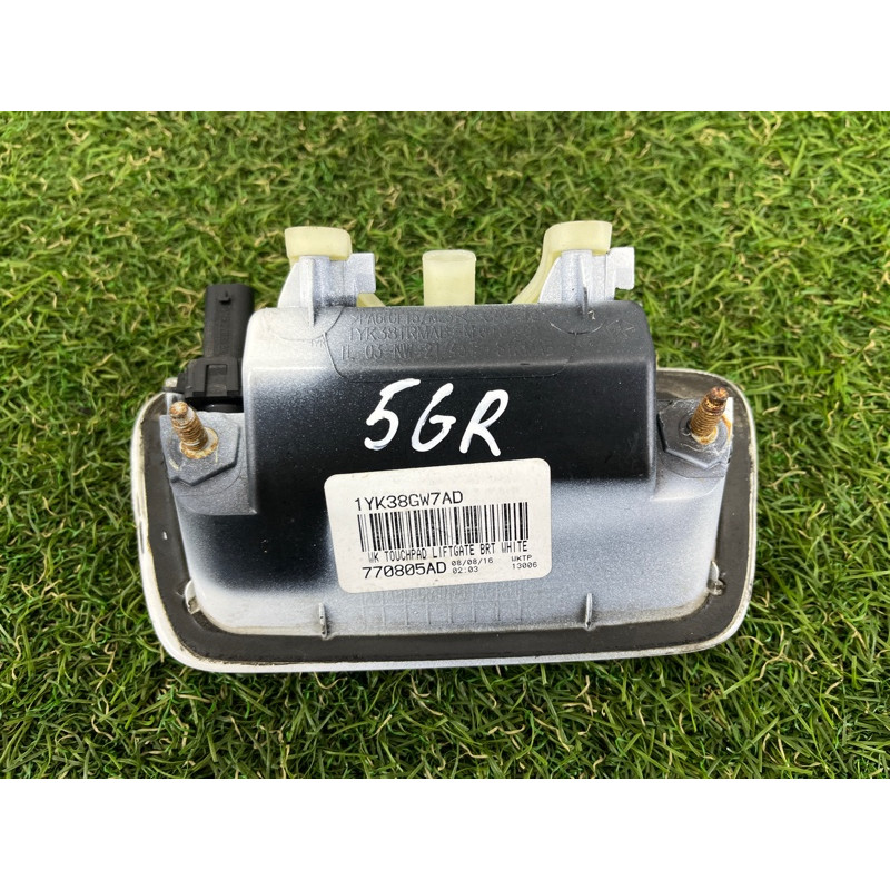 Ручка багажника (кузов и элементы) Jeep Grand Cherokee WK2 2017 3.6 1YK38GW7AD