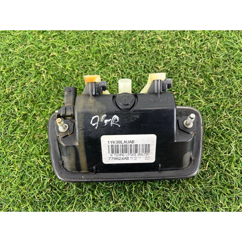 Ручка багажника (кузов и элементы) Jeep Grand Cherokee WK2 2014 3.0 Diesel EXF 1YK38LAUAA