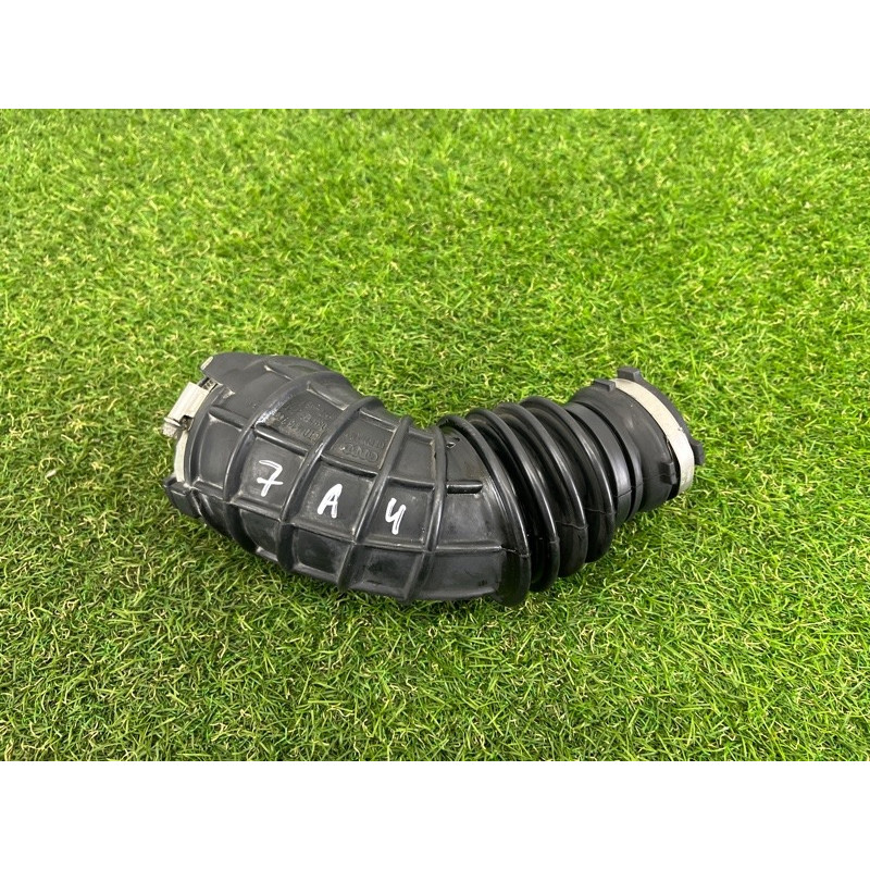 Патрубок воздушного фильтра (впускная система) AUDI A4 B8 2012 2.0 CAEB 06H129629E