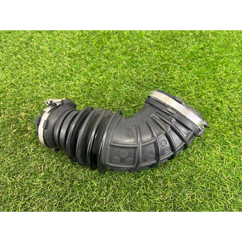 Патрубок воздушного фильтра (впускная система) AUDI A4 B8 2012 2.0 CAEB 06H129629E