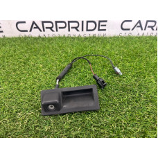 Кнопка открывания крышки багажника