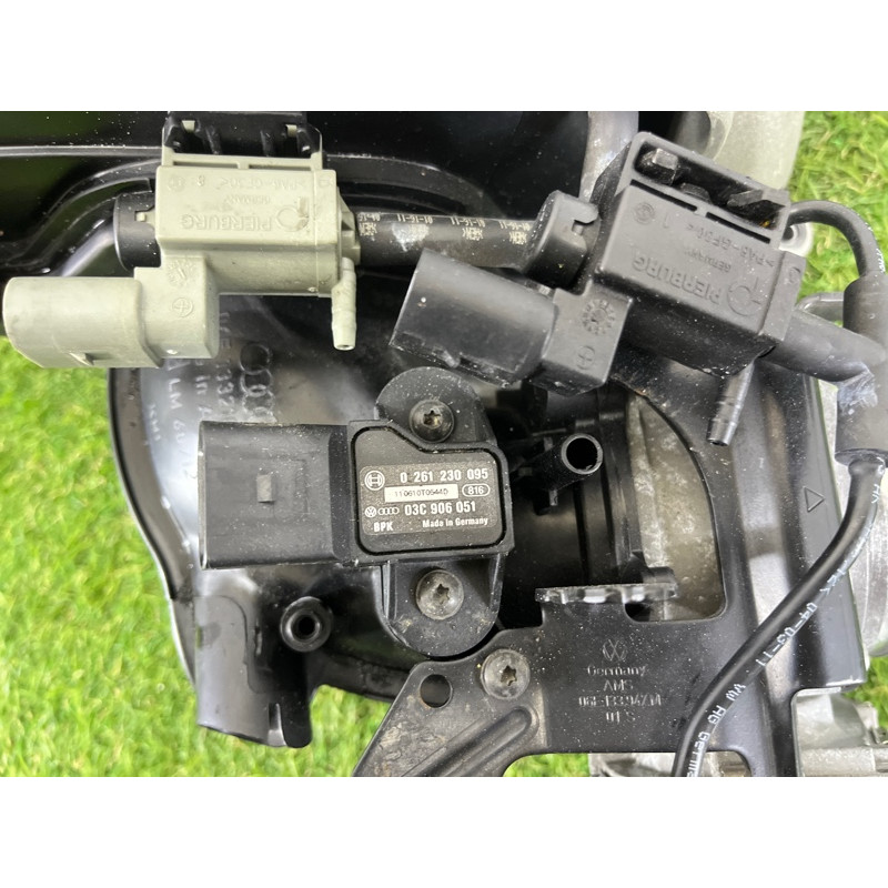 Коллектор впускной (впускная система) AUDI Q5 8R 2012 3.2 CALB 06E133210M