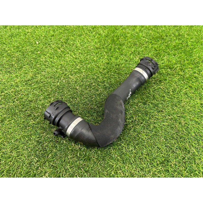 Патрубок (система охлаждения) AUDI Q5 8R 2012 3.2 CALB 8R0121049M