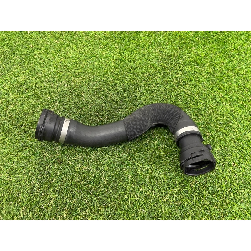 Патрубок (система охлаждения) AUDI Q5 8R 2012 3.2 CALB 8R0121049M