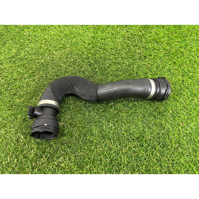 Патрубок (система охлаждения) AUDI Q5 8R 2012 3.2 CALB 8R0121049M