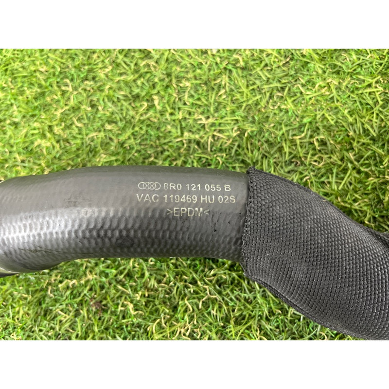 Патрубок (система охлаждения) AUDI Q5 8R 2012 3.2 CALB 8R0121049M