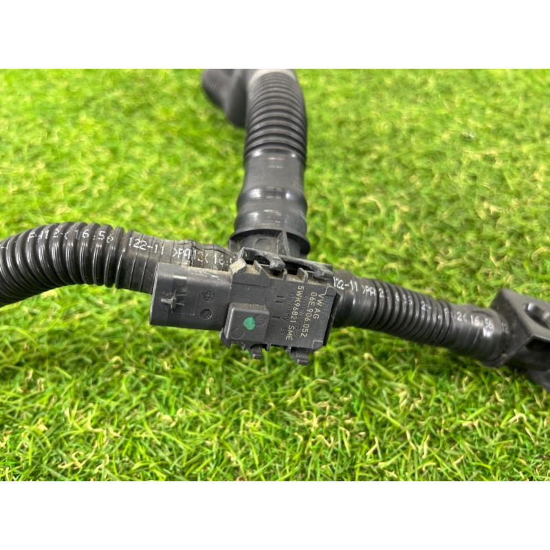 Трубка насоса вторичного воздуха (двигатель и элементы) AUDI Q5 8R 2012 3.2 CALB 06E133817K