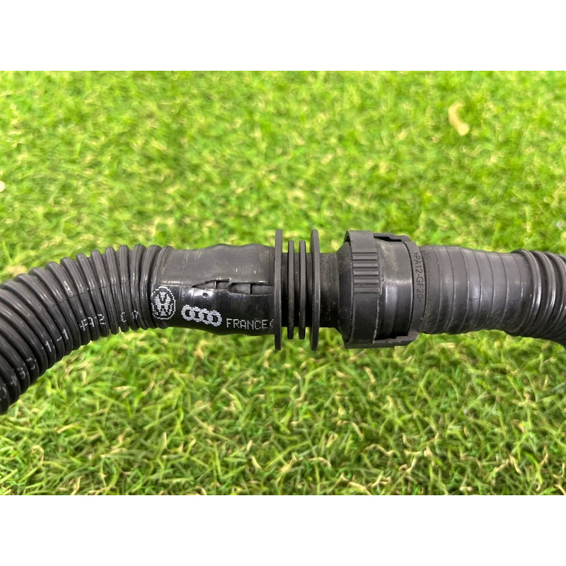 Трубка насоса вторичного воздуха (двигатель и элементы) AUDI Q5 8R 2012 3.2 CALB 06E133817K