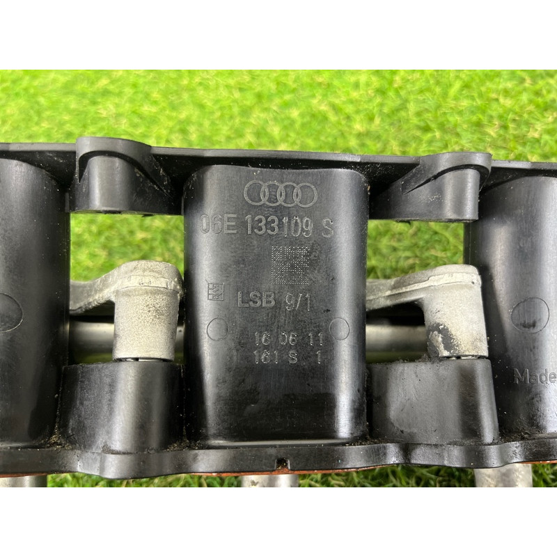 Коллектор впускной (впускная система) AUDI Q5 8R 2012 3.2 CALB 06E133125D