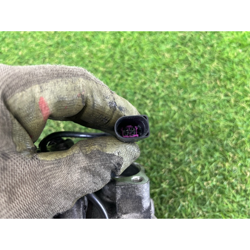 Компрессор кондиционера (отопление и кондиционирование) AUDI Q5 8R 2012 3.2 CALB 8K0260805K