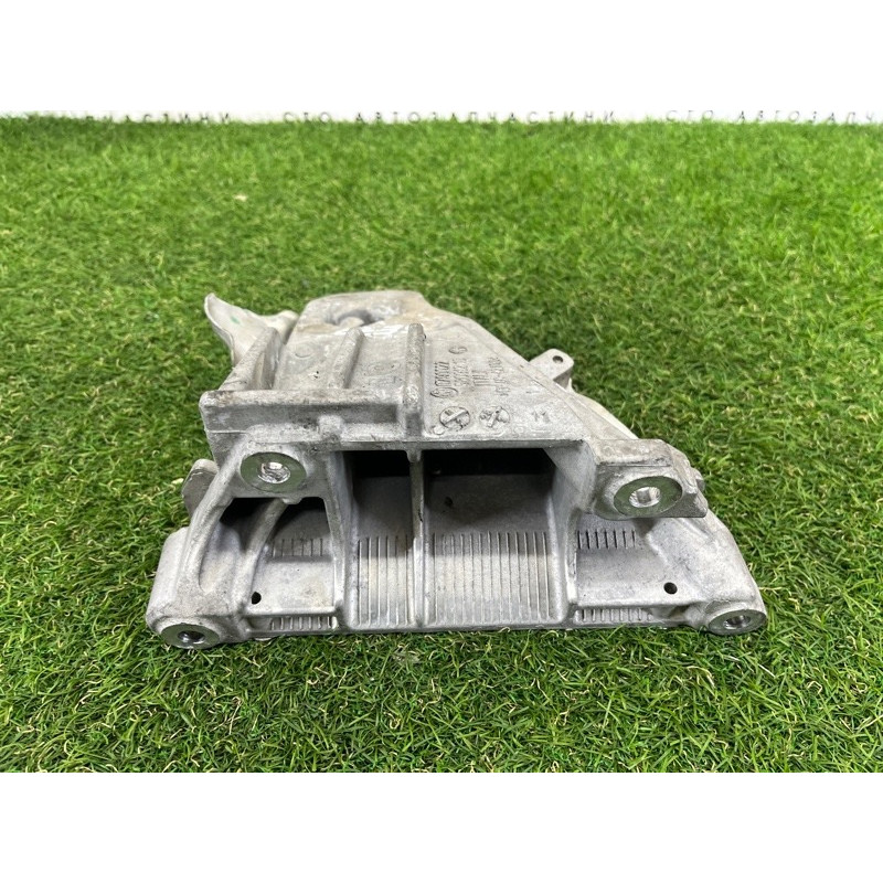 Кронштейн подушки двигателя (кронштейны двигателя) BMW X5 E70 2011 3.0 N57 22116790026