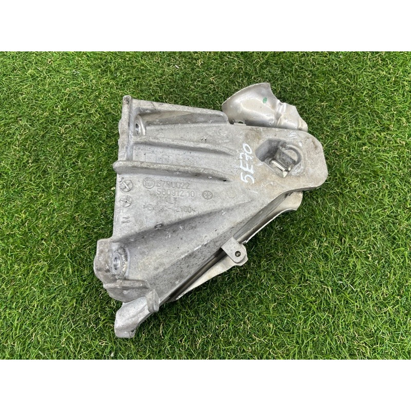 Кронштейн подушки двигателя (кронштейны двигателя) BMW X5 E70 2011 3.0 N57 22116790026