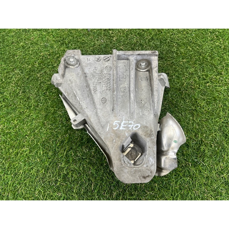 Кронштейн подушки двигателя (кронштейны двигателя) BMW X5 E70 2011 3.0 N57 22116790026