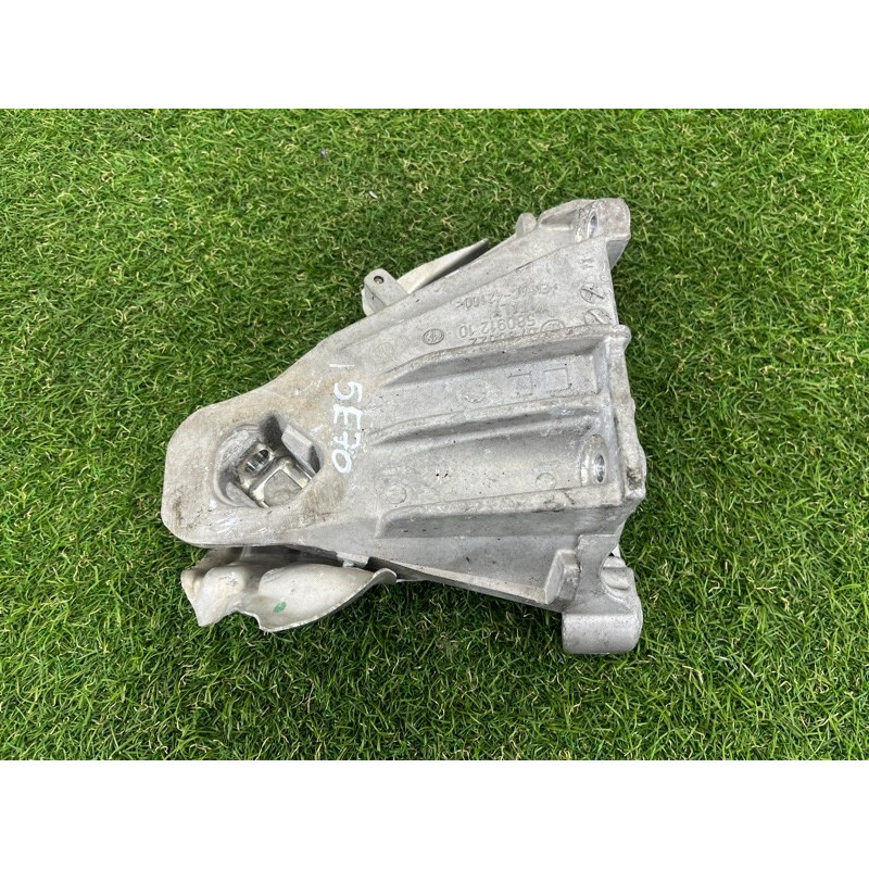 Кронштейн подушки двигателя (кронштейны двигателя) BMW X5 E70 2011 3.0 N57 22116790026