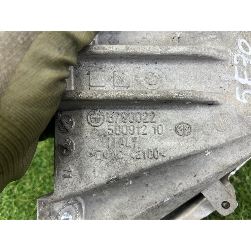 Кронштейн подушки двигателя (кронштейны двигателя) BMW X5 E70 2011 3.0 N57 22116790026