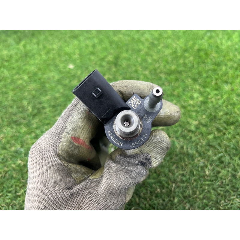 Форсунка топливная (топливная система) BMW X5 E70 2011 3.0 N57 13537805428