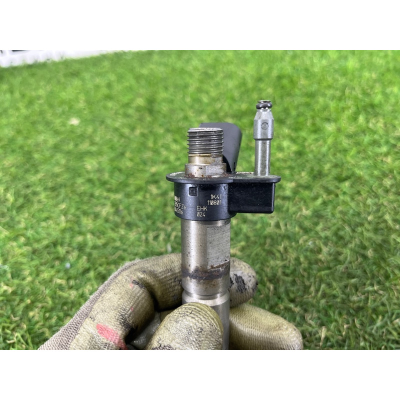 Форсунка топливная (топливная система) BMW X5 E70 2011 3.0 N57 13537805428