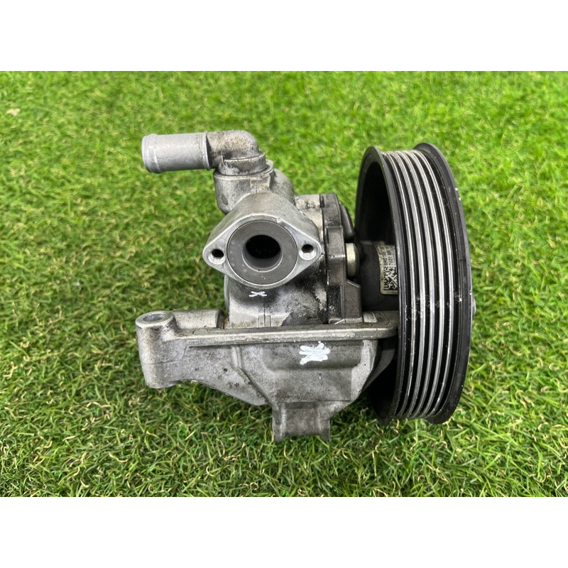 Насос гидроусилителя руля (рулевое управление) AUDI Q5 8R 2012 3.2 CALB 8R0145155T