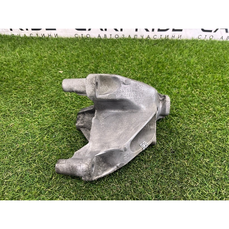Кронштейн подушки двигателя (кронштейны двигателя) AUDI A4 B8 2012 2.0 CAEB 8K0199307CC