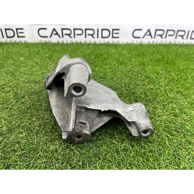 Кронштейн подушки двигателя (кронштейны двигателя) AUDI A4 B8 2012 2.0 CAEB 8K0199307CC