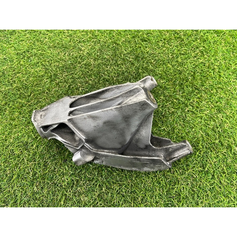 Кронштейн подушки двигателя (кронштейны двигателя) AUDI A4 B8 2012 2.0 CAEB 8K0199307CC