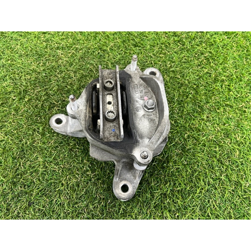 Подушка КПП (трансмиссия) AUDI Q5 8R 2012 3.2 CALB 8K0399151DB