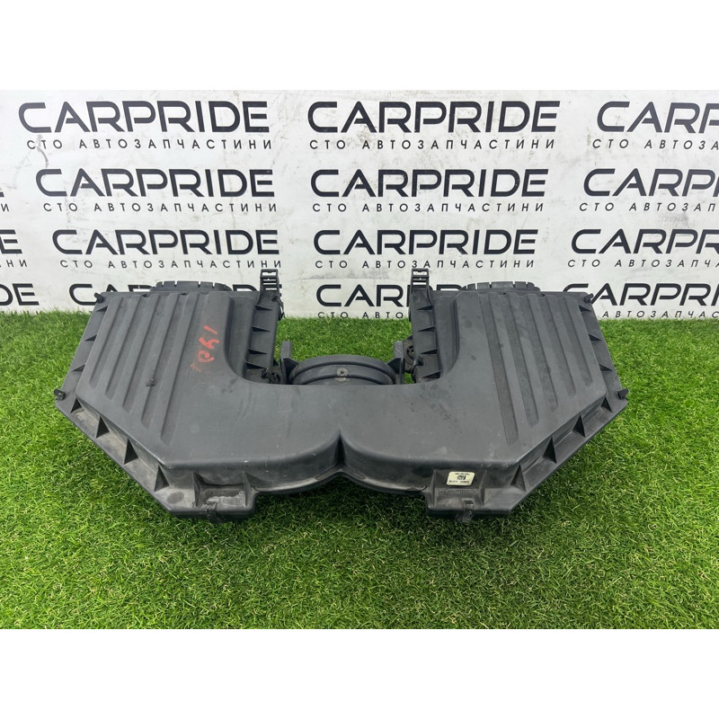 Корпус воздушного фильтра (впускная система) BMW X5 E70 2009 4.8 N62N 13717558725