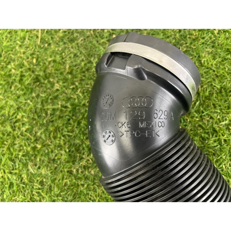 Патрубок воздушного фильтра (впускная система) AUDI SQ5 FY 2018 3.0 CWGD 06M129629A