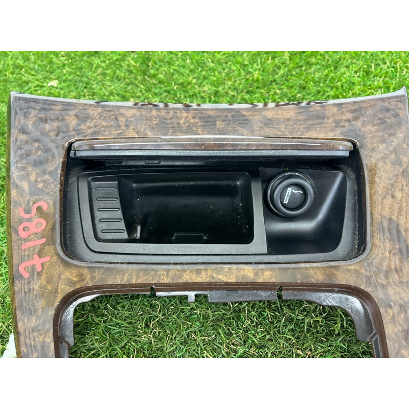 Декоративная накладка центральной консоли (салон) BMW 3-series E93 2008 3.0 N54 51167137486