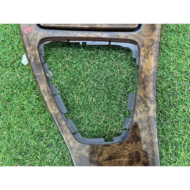 Декоративная накладка центральной консоли (салон) BMW 3-series E93 2008 3.0 N54 51167137486