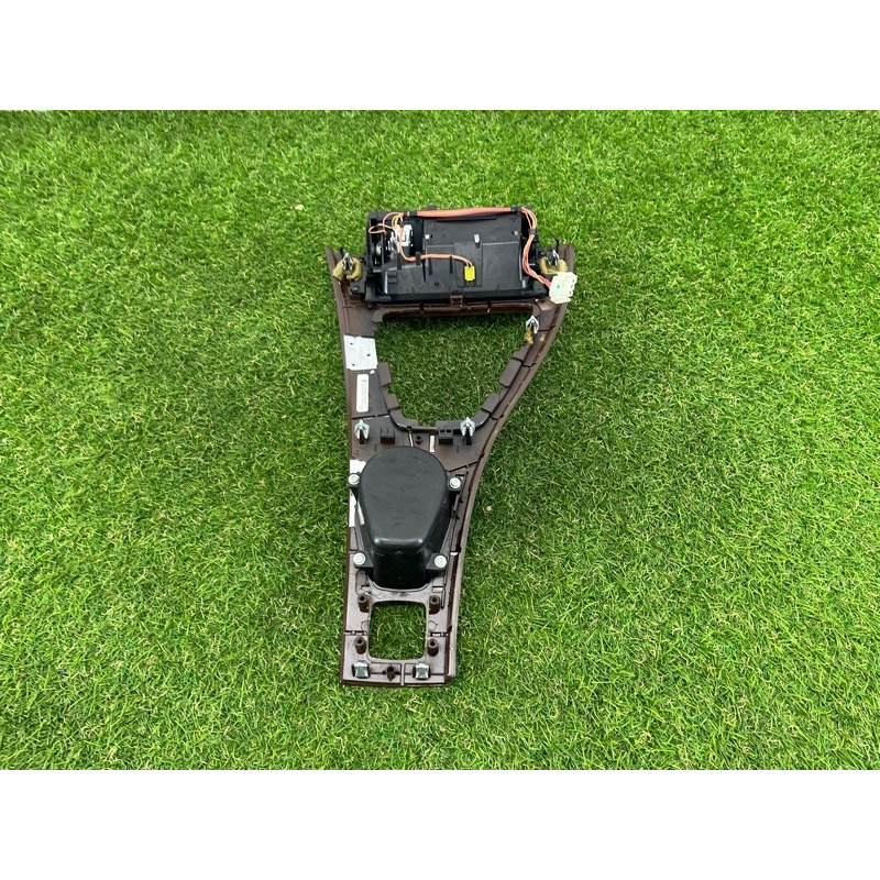 Декоративная накладка центральной консоли (салон) BMW 3-series E93 2008 3.0 N54 51167137486