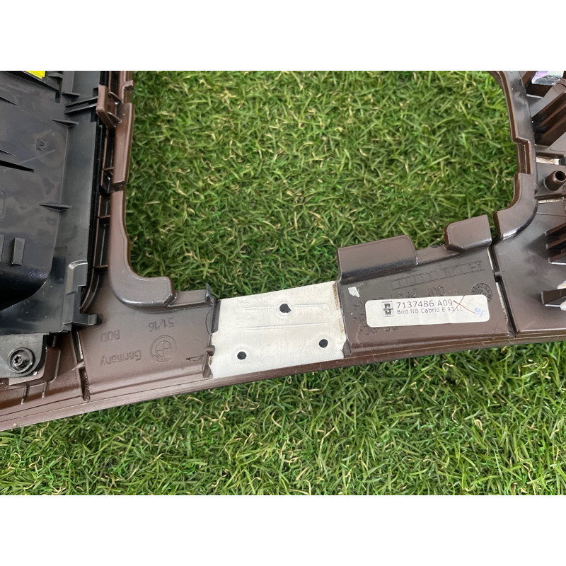 Декоративная накладка центральной консоли (салон) BMW 3-series E93 2008 3.0 N54 51167137486