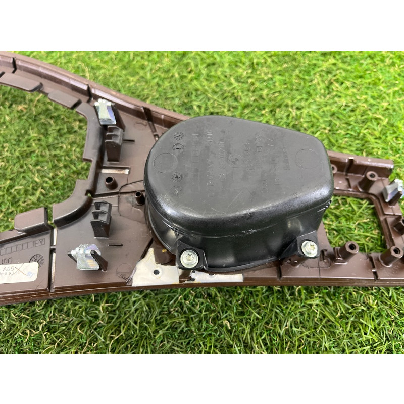 Декоративная накладка центральной консоли (салон) BMW 3-series E93 2008 3.0 N54 51167137486