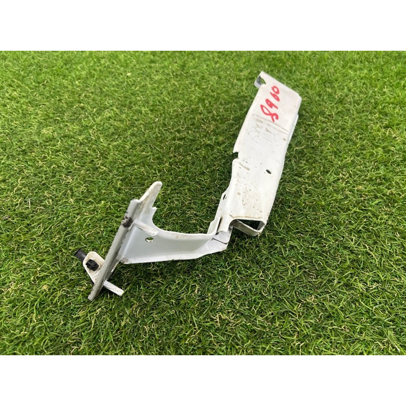 Крепление крыла (кузов и элементы) AUDI A4 B8 2012 2.0 CAEB 8K0821136M