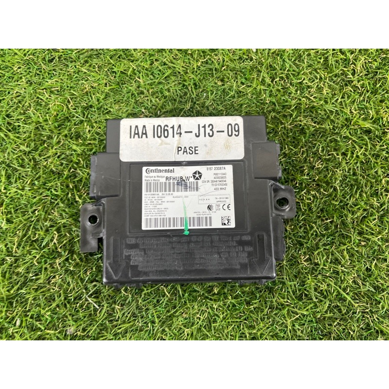 Блок бесключевого доступа (электрика / блок управления) Jeep Grand Cherokee WK2 2017 3.6 68211124AF