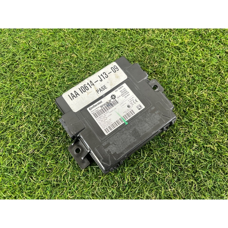 Блок бесключевого доступа (электрика / блок управления) Jeep Grand Cherokee WK2 2017 3.6 68211124AF