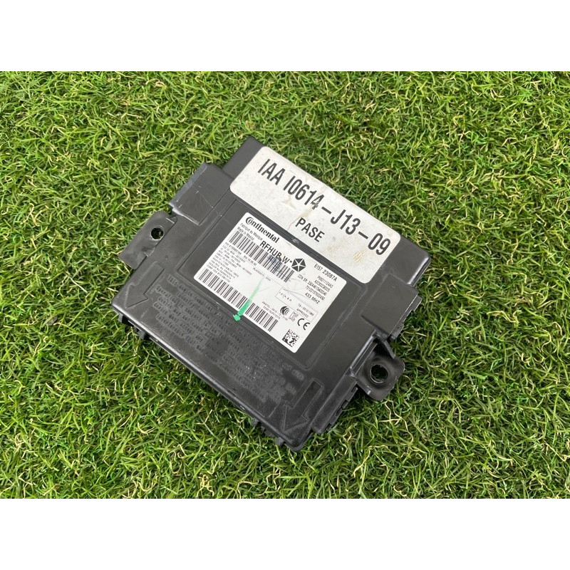 Блок бесключевого доступа (электрика / блок управления) Jeep Grand Cherokee WK2 2017 3.6 68211124AF