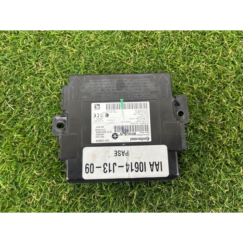 Блок бесключевого доступа (электрика / блок управления) Jeep Grand Cherokee WK2 2017 3.6 68211124AF