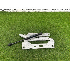 Петля капота