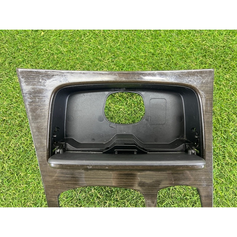 Декоративная накладка центральной консоли (салон) BMW 7-series F02 2011 4.4 N63 51169179845